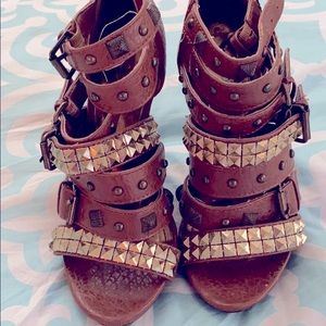 Heels mild condition,